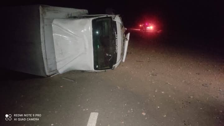 انقلاب سيارة نقل محملة بالبضائع في مطروح&nbsp;