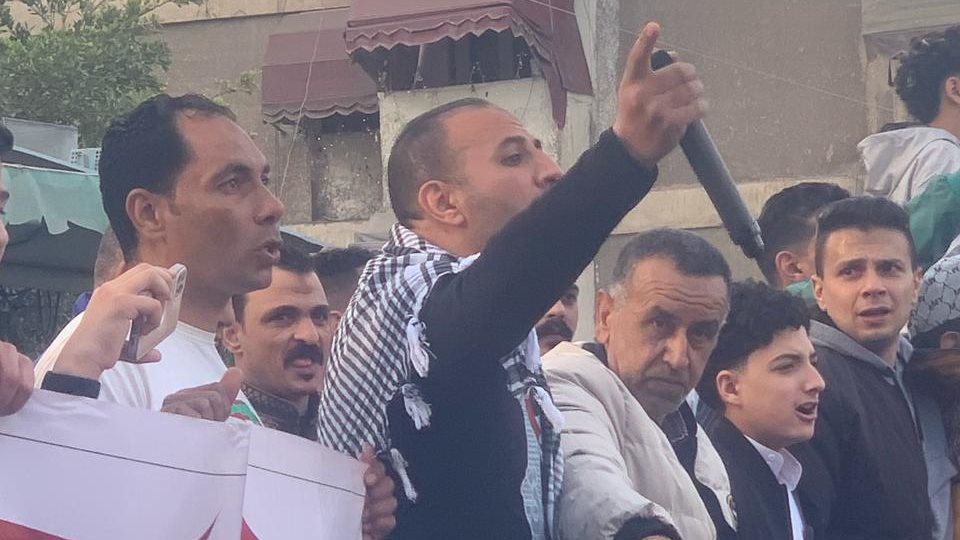 جماهير النادي المصري - قص