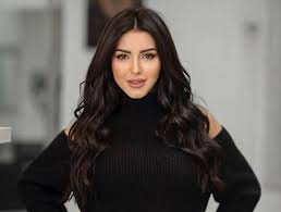 الفنانة إيناس النجار