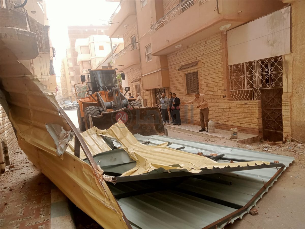 مرسي مطروح تحذر المواطنين الابتعاد عن اللافتات والإعلانات والأعمدة الايلة للسقوط