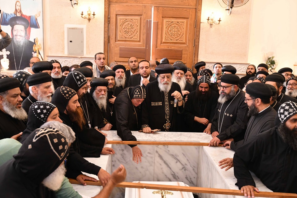  البابا تواضروس الثاني يصلي قداس وتجنيز نيافة الأنبا باخوميوس بالبحيرة 