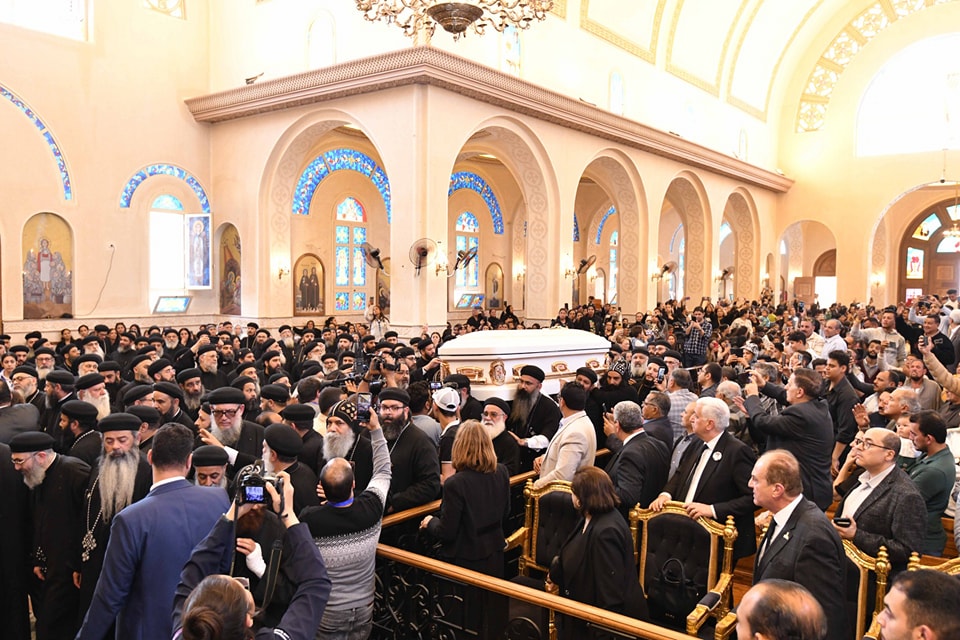  البابا تواضروس الثاني يصلي قداس وتجنيز نيافة الأنبا باخوميوس بالبحيرة 