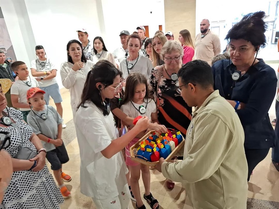 متحف شرم الشيخ يستقبل الزائرين في عيد الفطر بتوزيع الحلوى