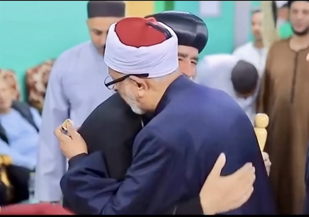 الشيخ زين والانبا بيمن والتهنئة بالعيد