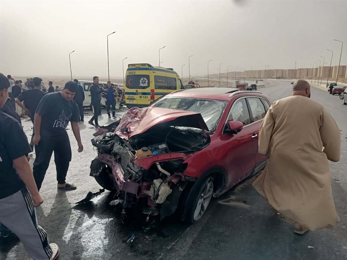 إصابة 21  شخصا في تصادم بين سيارة ملاكي وميكروباص على الطريق الأوسطي بالجيزة
