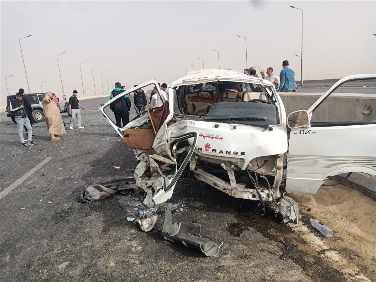 إصابة 21  شخصا في تصادم بين سيارة ملاكي وميكروباص على الطريق الأوسطي بالجيزة