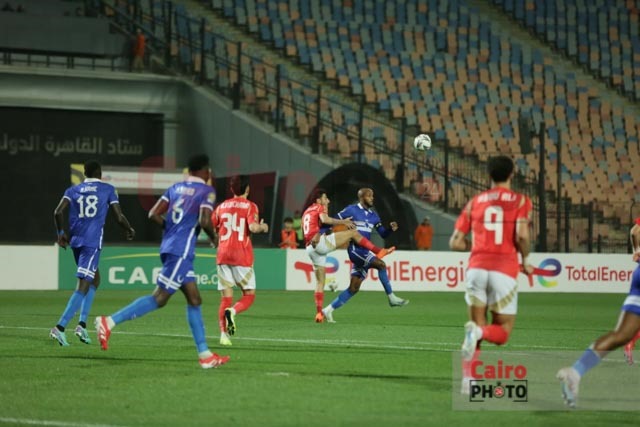 لقطات من الشوط الأول لمباراة الأهلي والهلال السوداني