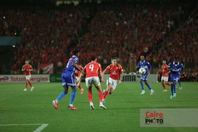 لقطات من الشوط الأول لمباراة الأهلي والهلال السوداني