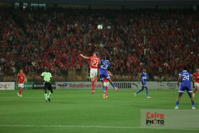 لقطات من الشوط الأول لمباراة الأهلي والهلال السوداني