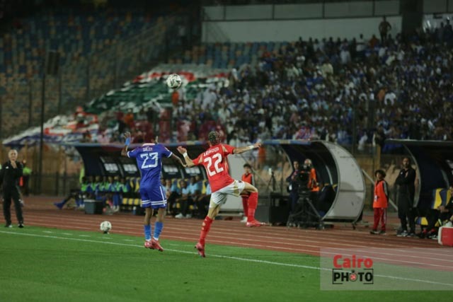 لقطات من الشوط الأول لمباراة الأهلي والهلال السوداني