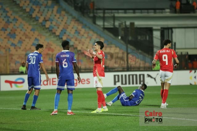 لقطات من الشوط الأول لمباراة الأهلي والهلال السوداني