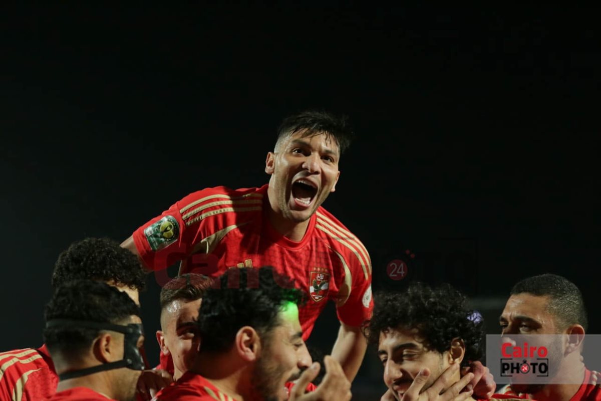 احتفالات لاعبي الأهلي بهدف محمد هاني في شباك الهلال السوداني