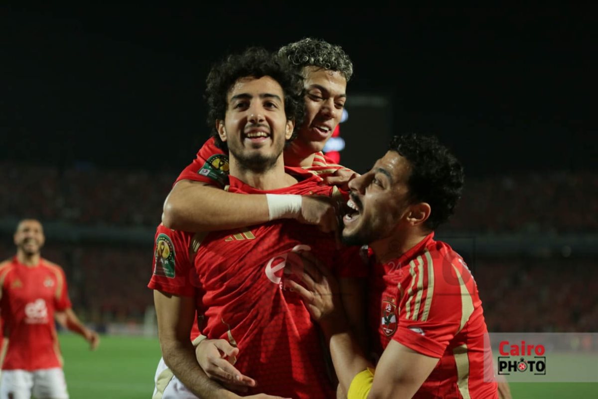 احتفالات لاعبي الأهلي بهدف محمد هاني في شباك الهلال السوداني