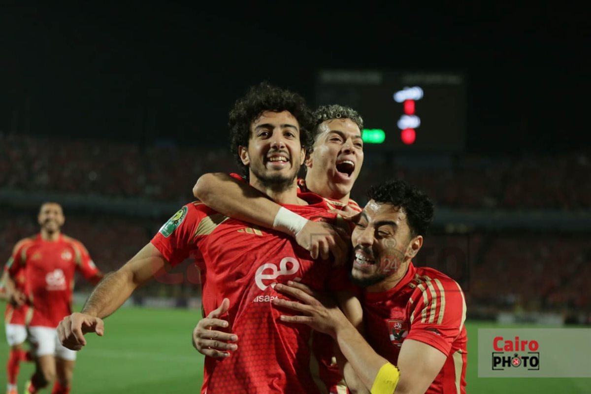 احتفالات لاعبي الأهلي بهدف محمد هاني في شباك الهلال السوداني