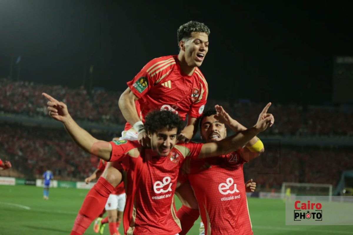 احتفالات لاعبي الأهلي بهدف محمد هاني في شباك الهلال السوداني