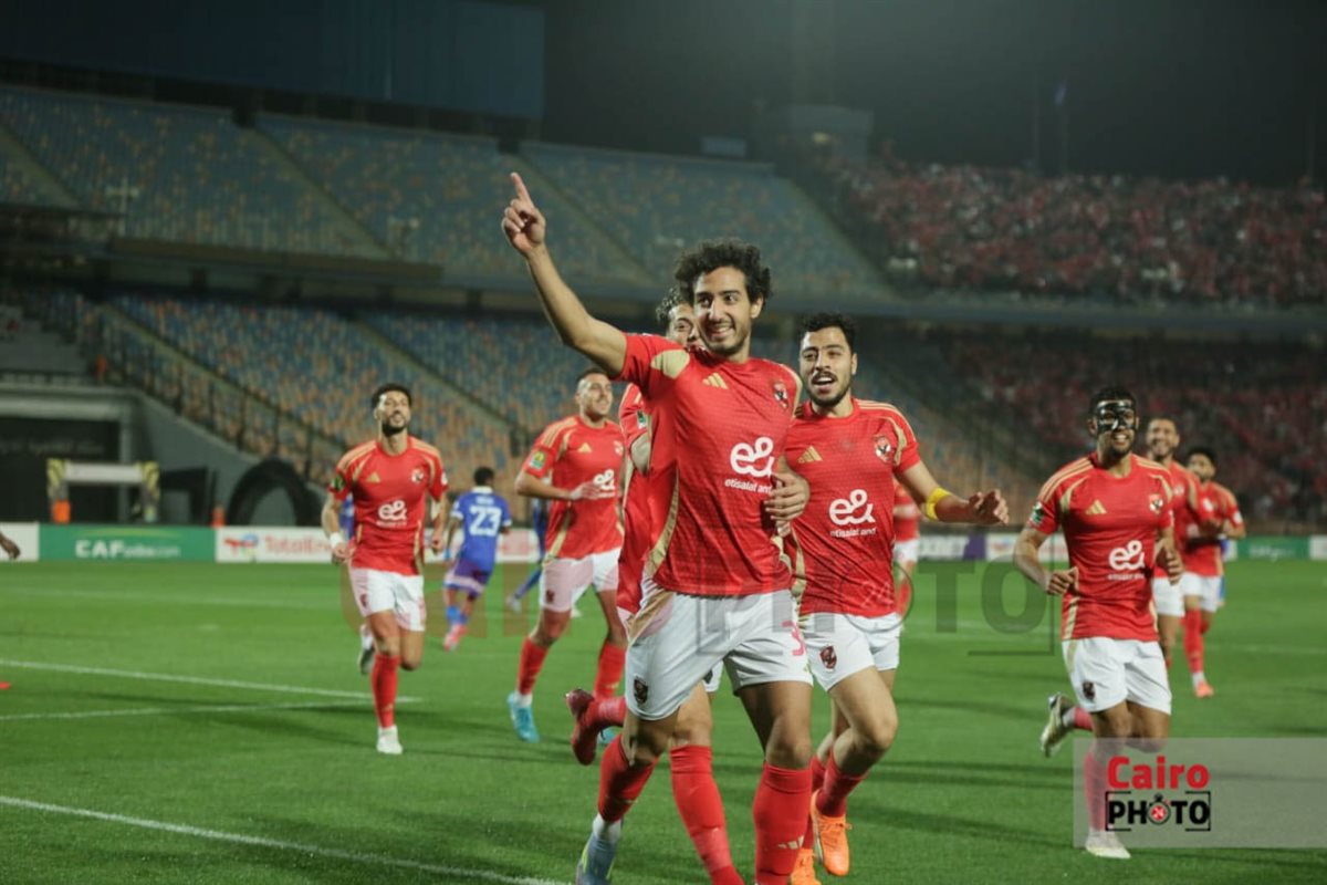 احتفالات لاعبي الأهلي بهدف محمد هاني في شباك الهلال السوداني