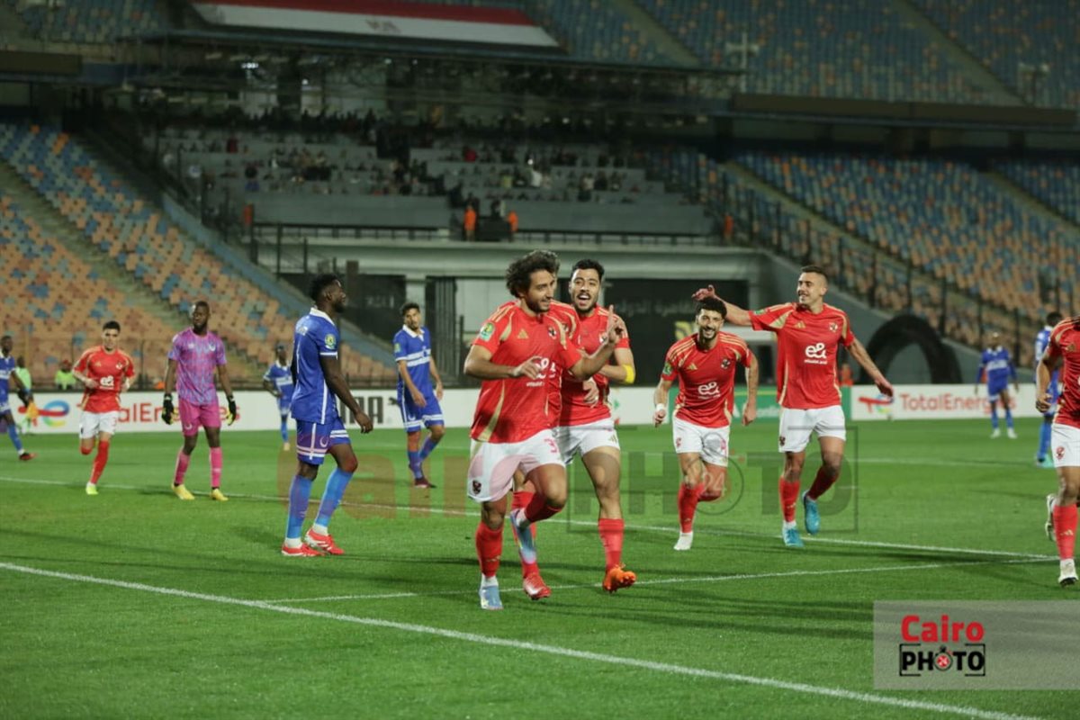 احتفالات لاعبي الأهلي بهدف محمد هاني في شباك الهلال السوداني