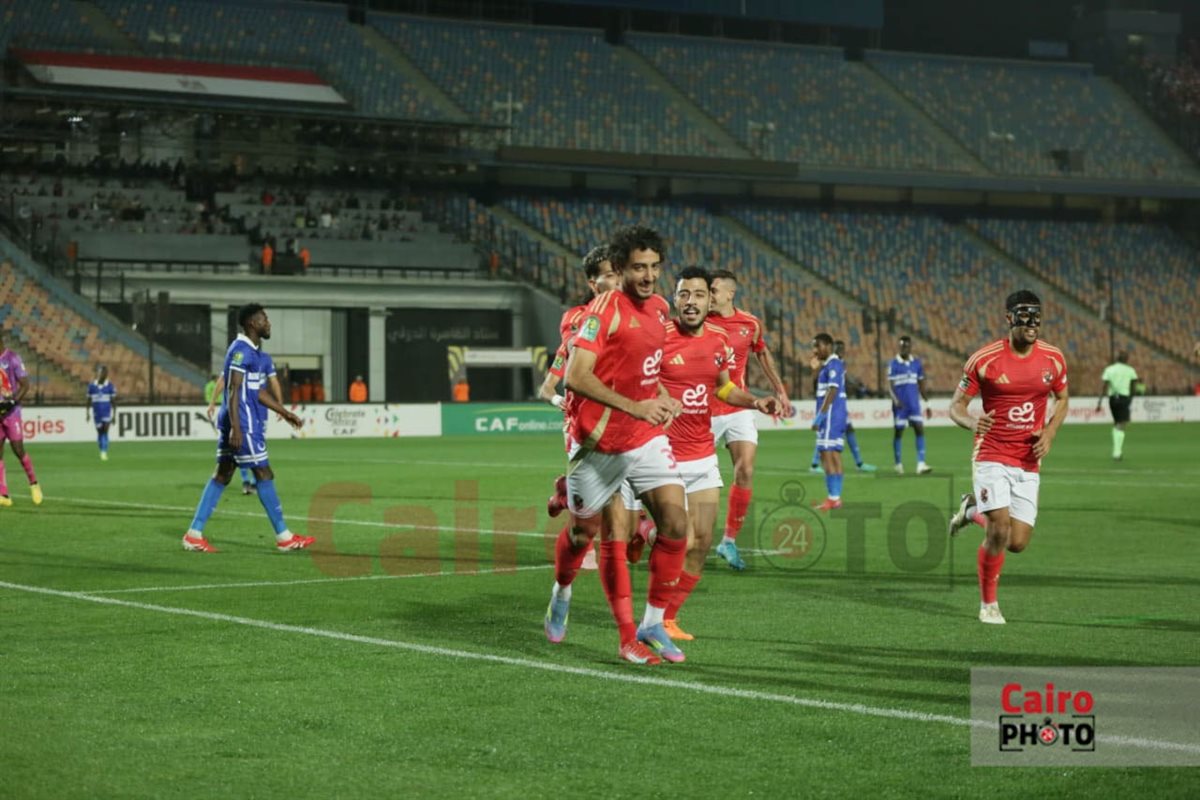 احتفالات لاعبي الأهلي بهدف محمد هاني في شباك الهلال السوداني