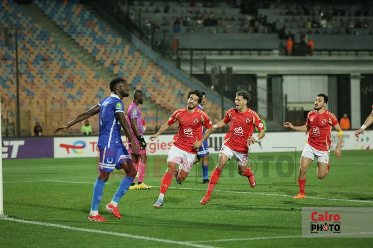 احتفالات لاعبي الأهلي بهدف محمد هاني في شباك الهلال السوداني