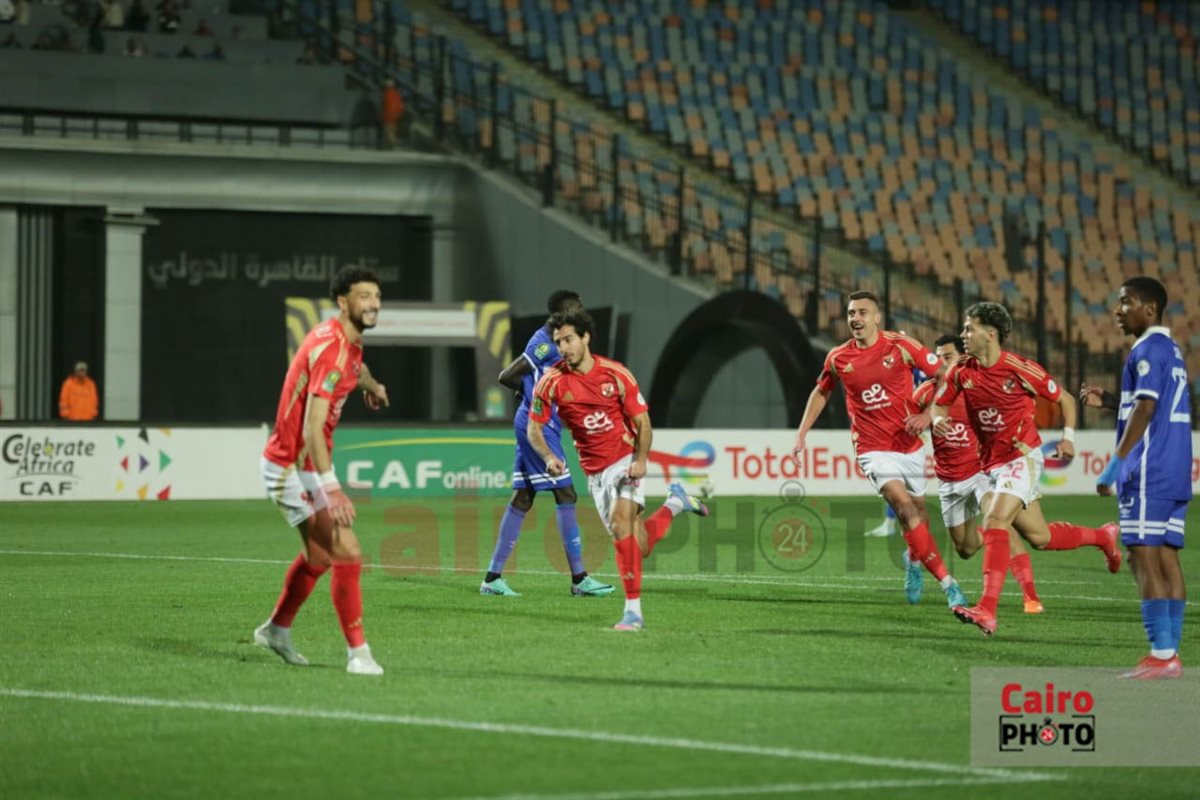 احتفالات لاعبي الأهلي بهدف محمد هاني في شباك الهلال السوداني