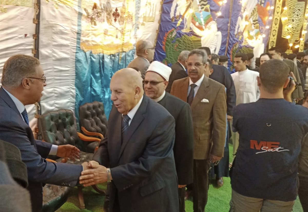 الدكتور شوقي علام واللواء عادل لبيب يقدمان واجب العزاء في الأنبا باخوميوس