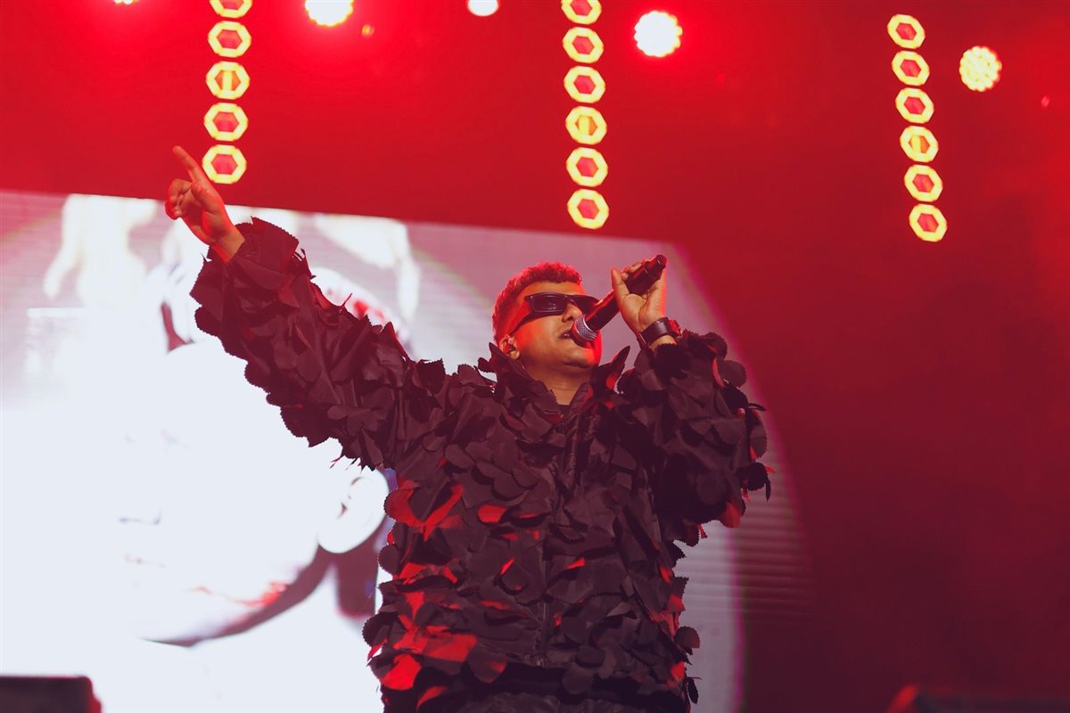 لقطات من حفل عصام صاصا في عيد الفطر