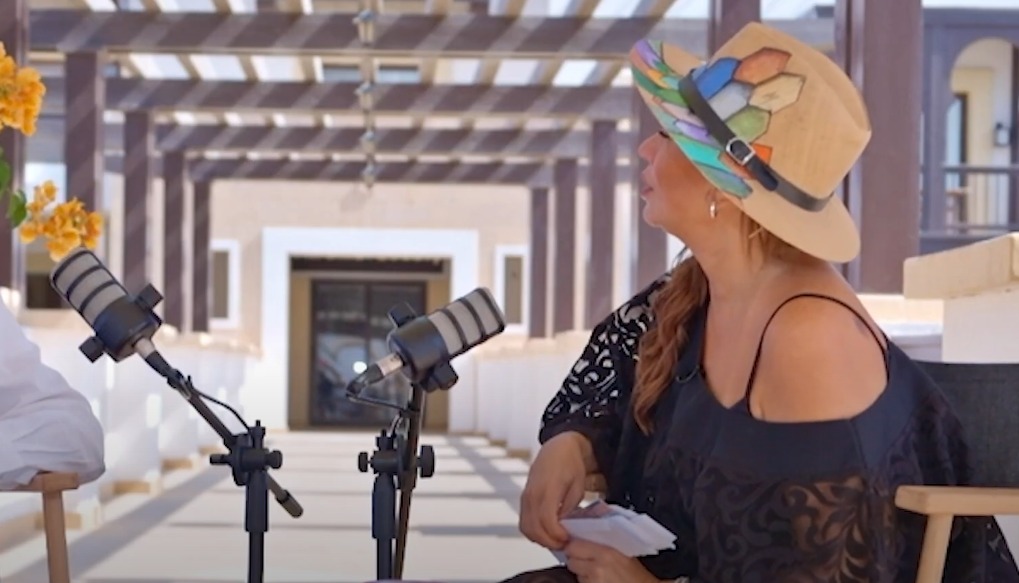 محمود حميدة يحرج إنجي علي في لقاءٍ لهما