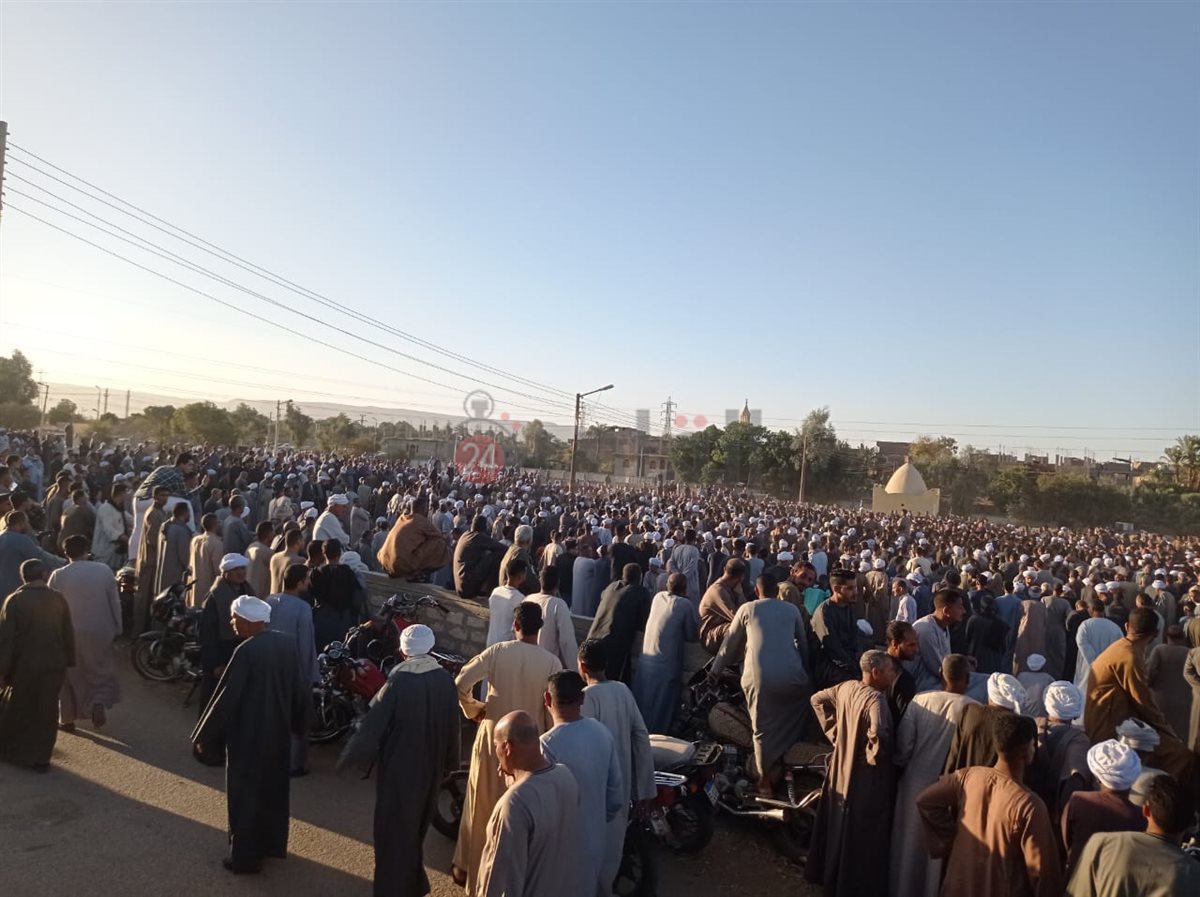 تشييع جثمان شهيد الشرطة بمسقط رأسه في قنا 