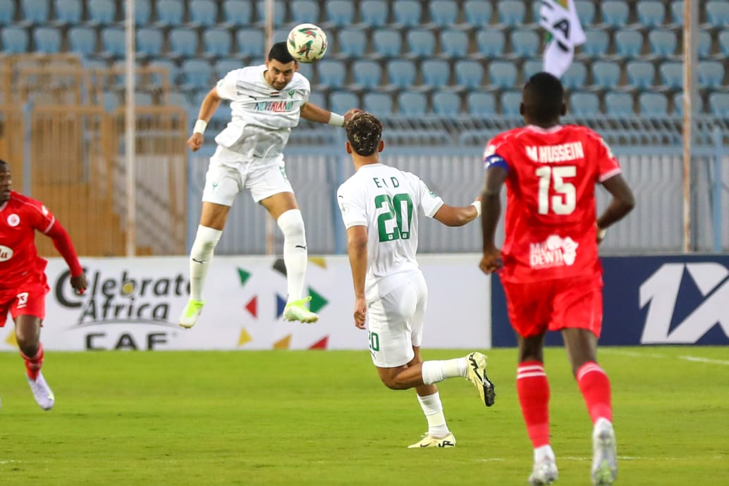 <strong>المصري يضع قدمًا في نصف النهائي بعد الفوز على سيمبا بثنائية بالكونفدرالية</strong>