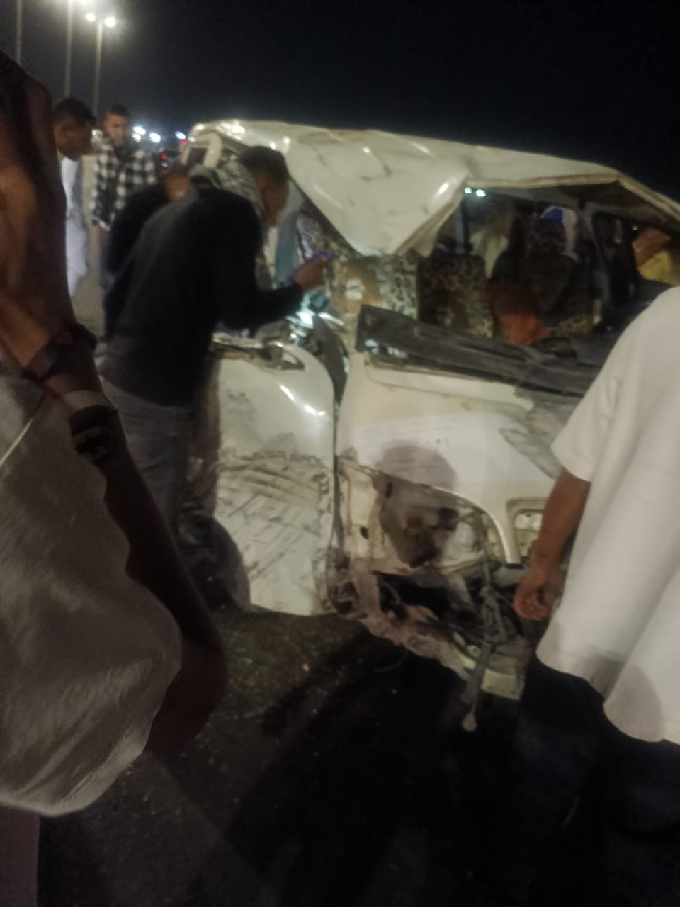  انقلاب ميكروباص على الطريق الأوسطي