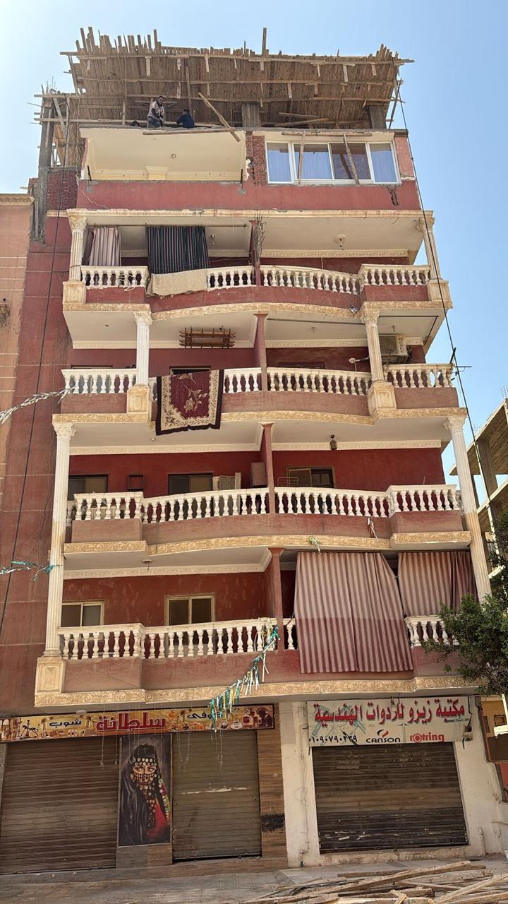 الأدوار المخالفة والمقامة بدون ترخيص