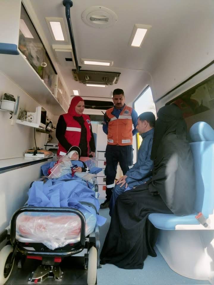 بعد نشر القاهرة 24.. فريق طبي وسيارة إسعاف مجهزة لنقل إيمان ضحية رشق الحجارة بقطار المنوفية إلى معهد ناصر|صور