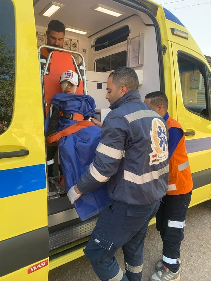 بعد نشر القاهرة 24.. فريق طبي وسيارة إسعاف مجهزة لنقل إيمان ضحية رشق الحجارة بقطار المنوفية إلى معهد ناصر|صور