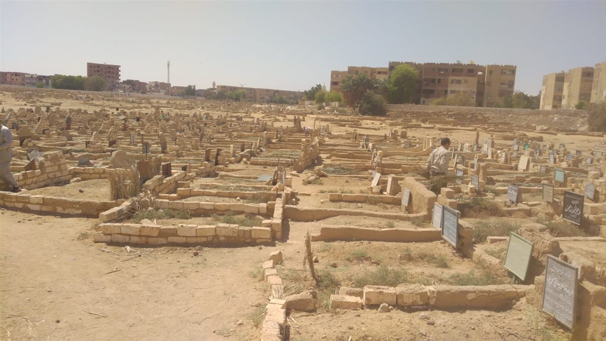 حملة لنظافة مقابر الخارجة
