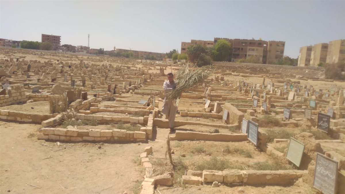 حملة لنظافة مقابر الخارجة
