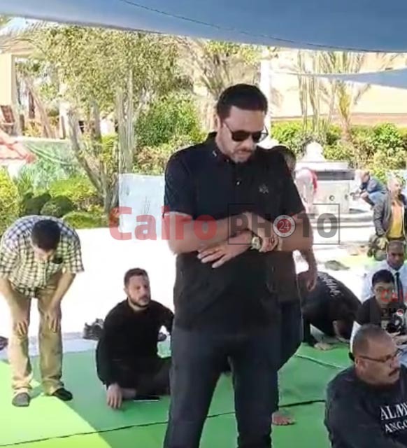 حمزة العيلي في جنازة زوجة الفنان نضال الشافعي 