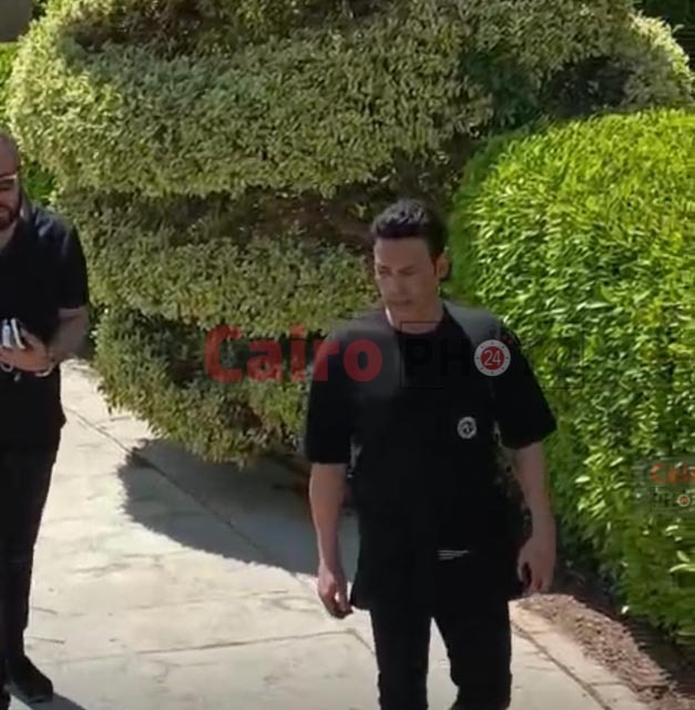 سعد الصغير في جنازة زوجة الفنان نضال الشافعي 