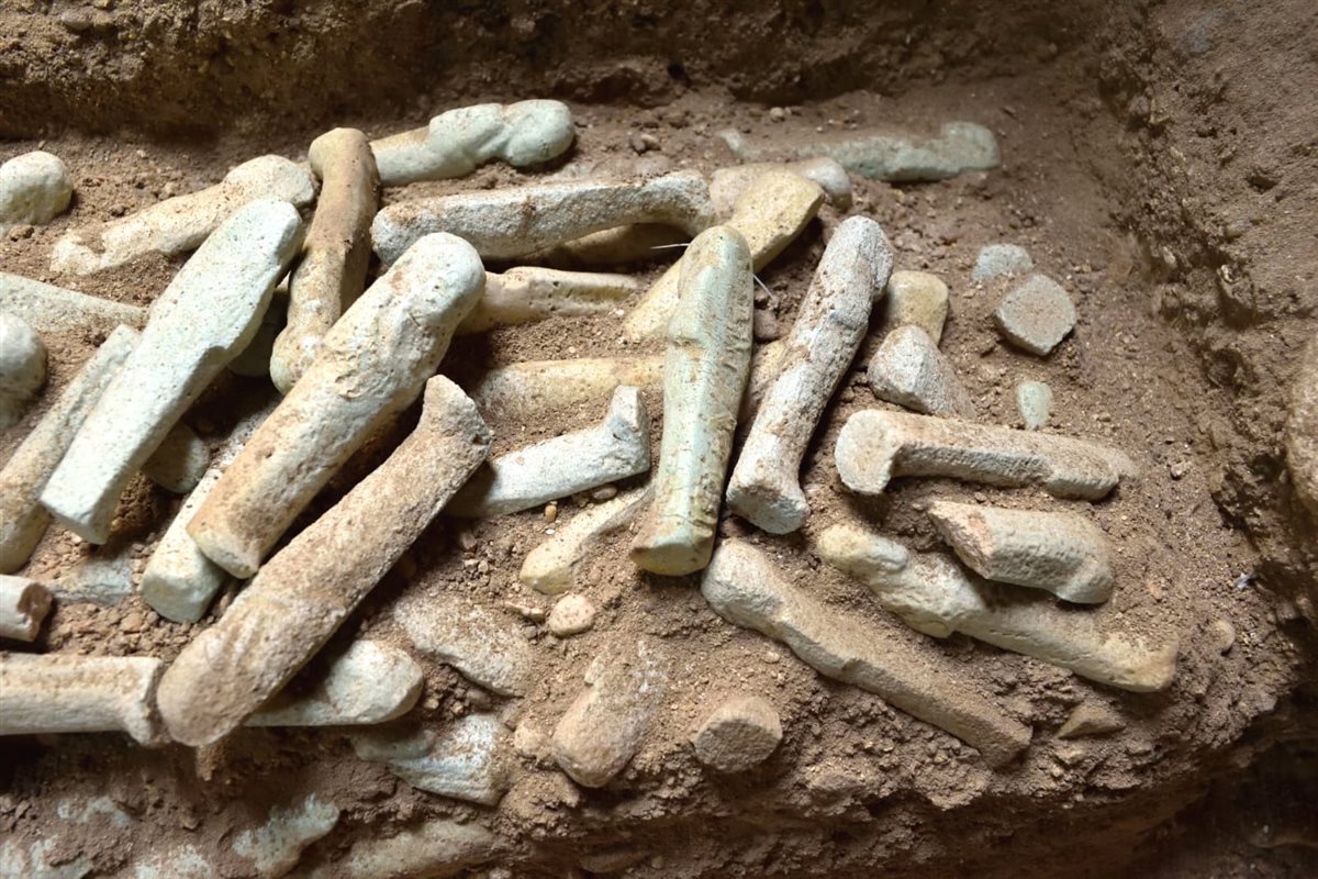  الآثار تعلن اكتشاف مقابر ومخازن للزيوت والعسل والدهون بالأقصر