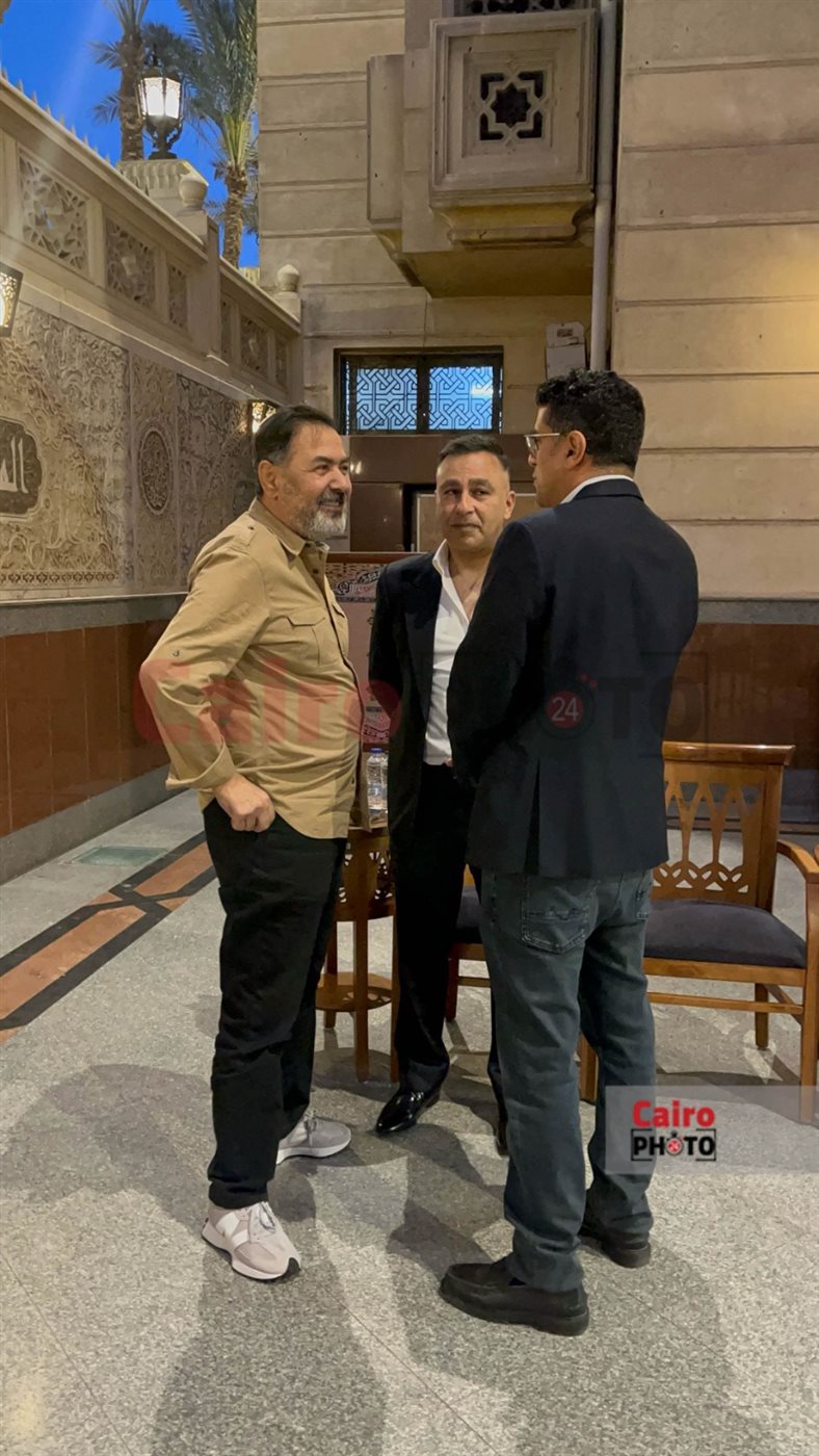 بحضور محمود سعد وخيري رمضان.. بدء عزاء  والدة المخرج ميدو شعبان