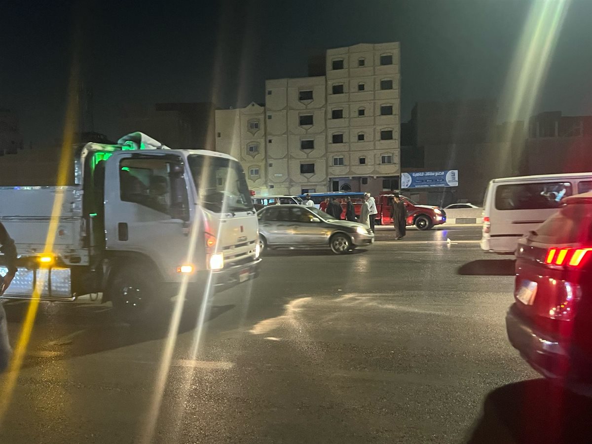 إصابة فتاة ووالدتها أثناء عبورها الطريق الدائري بالمرج