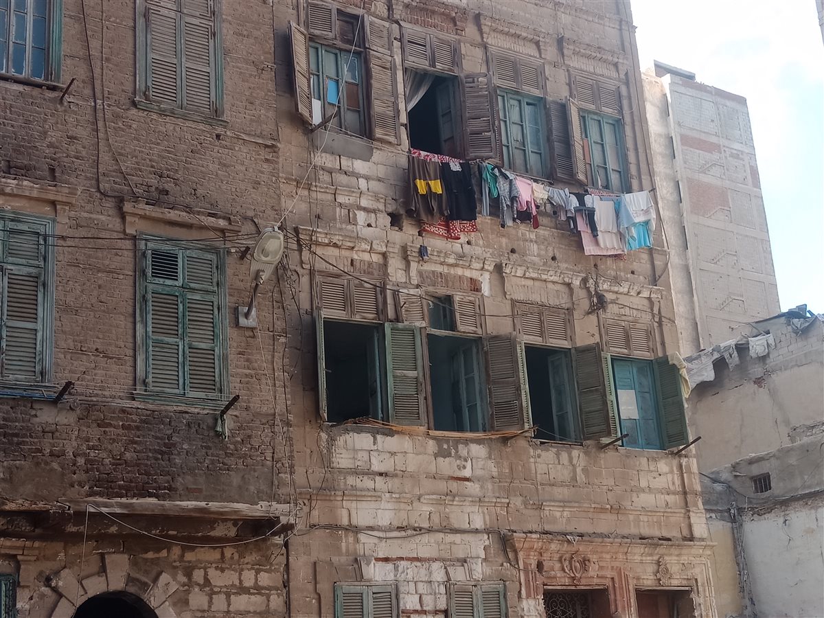 العقار المنهار بشكل داخلي