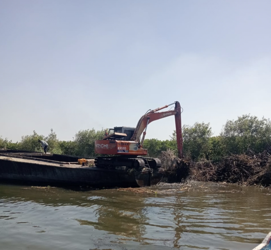 حملة مكبرة لإزالة أعمال تعدٍ على نهر النيل بالمحمودية