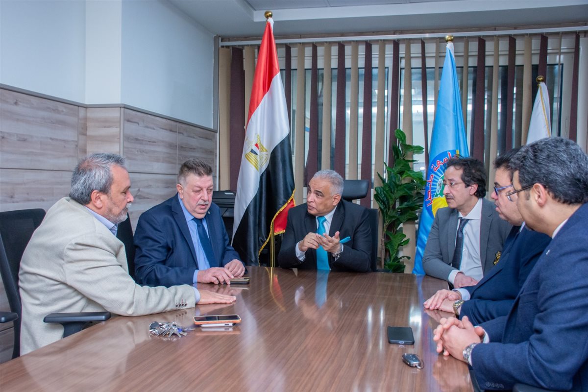 رئيس جامعة طنطا يتابع الحالة الصحية لـ مصاب السيرك