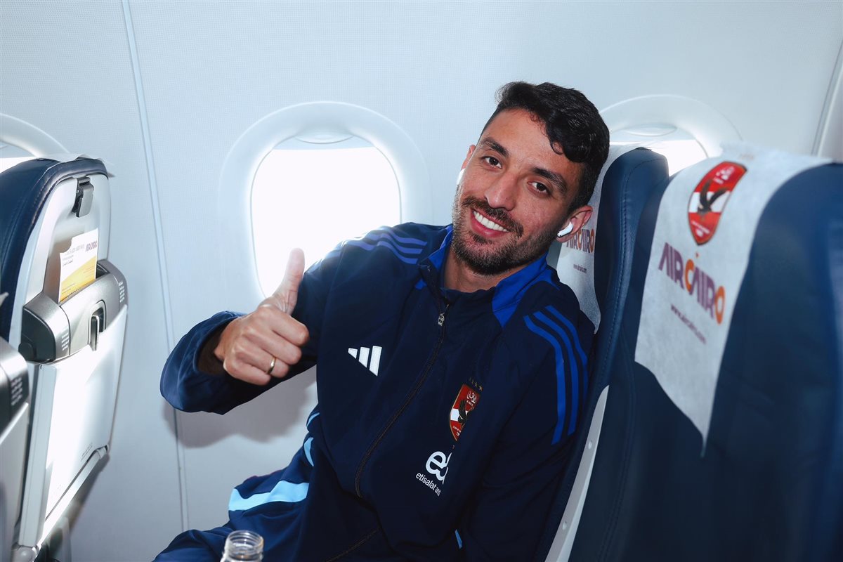 لقطات من مغادرة بعثة الأهلي مطار القاهرة لمواجهة الهلال السوداني