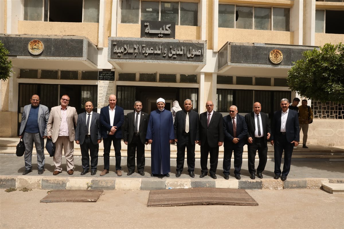 رئيس جامعة الأزهر يتابع حضور وانصراف الطلاب إلكترونيًّا من خلال جهاز البصمة