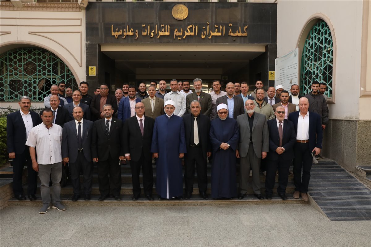 رئيس جامعة الأزهر يتابع حضور وانصراف الطلاب إلكترونيًّا من خلال جهاز البصمة