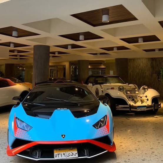 سياراتداخل جراج  ميشيل أحد 