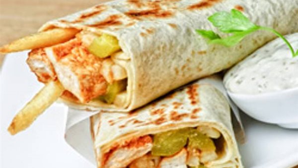 خطوة بخطوة.. طريقة عمل شاورما الفراخ زي المحلات