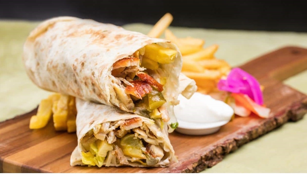 خطوة بخطوة.. طريقة عمل شاورما الفراخ زي المحلات