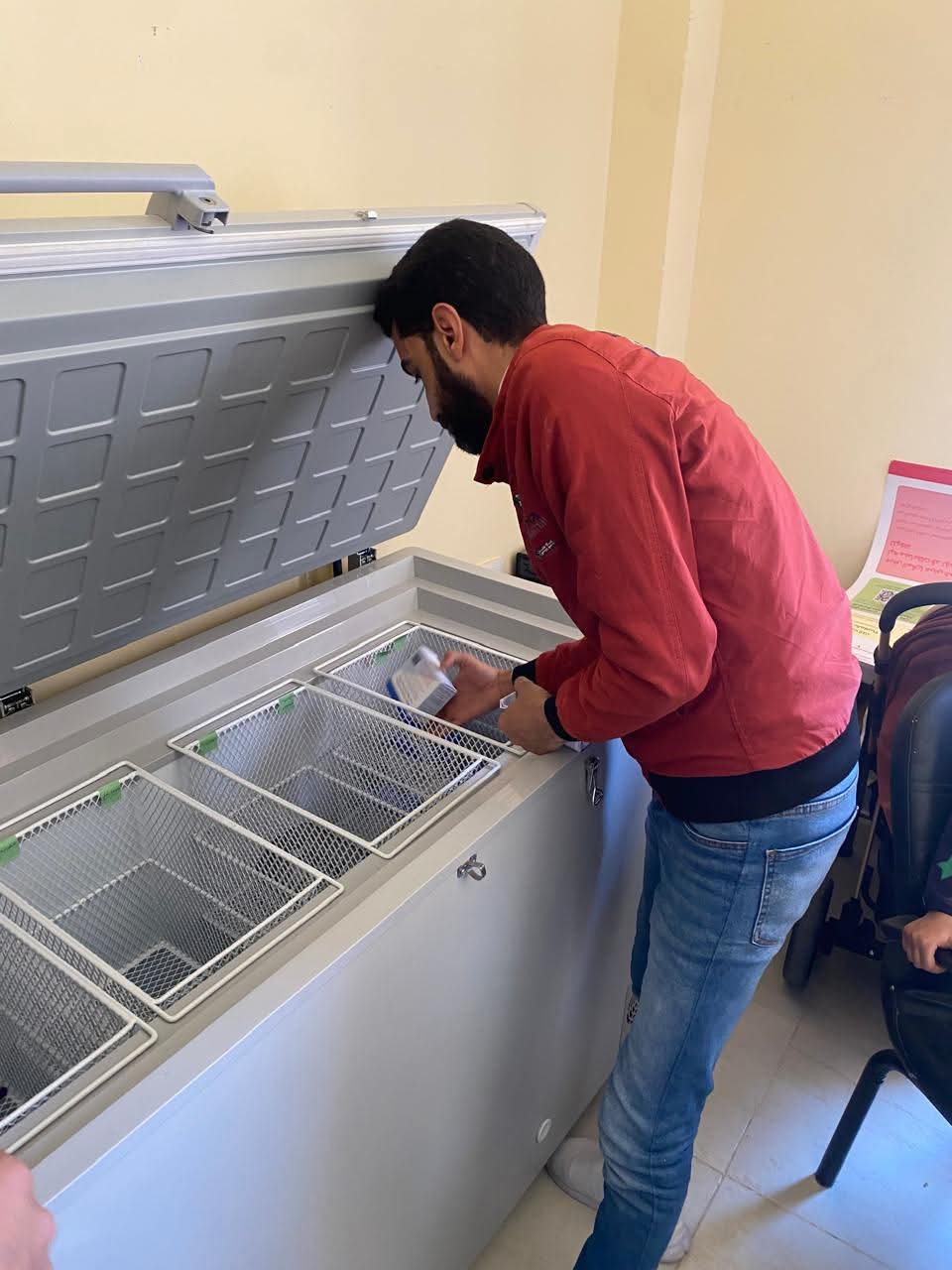 التأكد من توافر طعوم العقر وطعوم المسافرين 